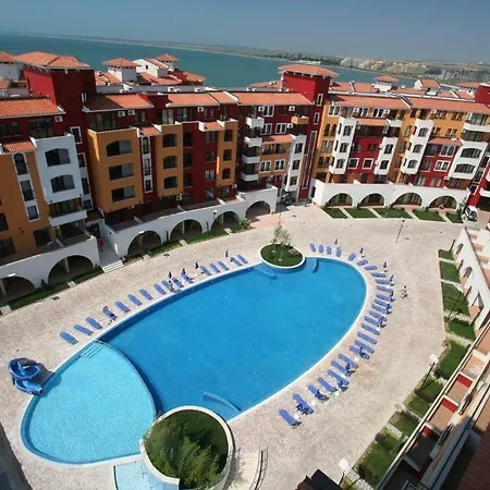 Marina Cape 32-35